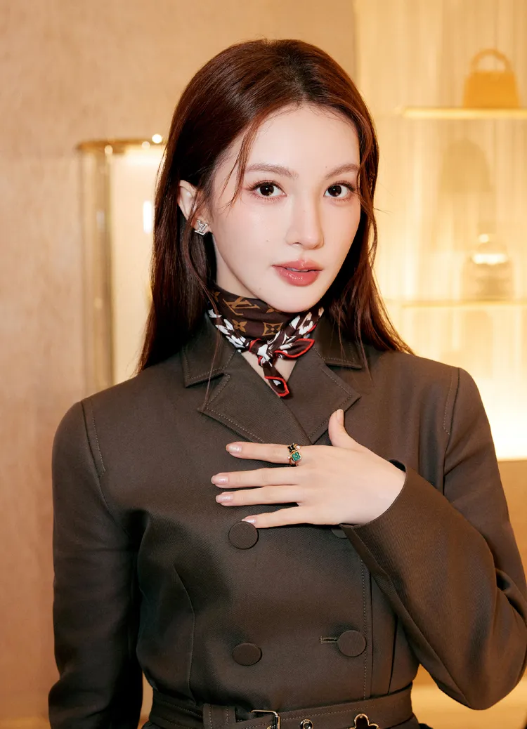 金晨如今顏值與早期有差異。翻攝金晨工作室微博