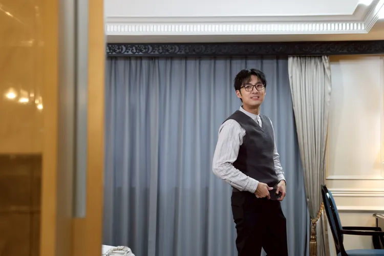 李運慶戲外是愛老婆、孩子的好老公。民視提供