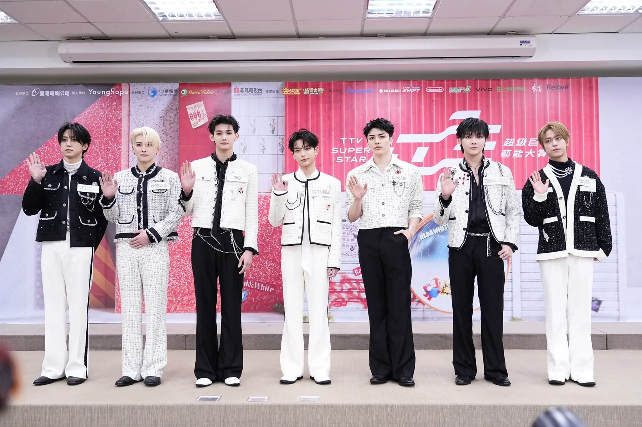 NICHOLAS（王奕翔，右二）想帶隊友去品嘗台式早餐。彭欣偉攝