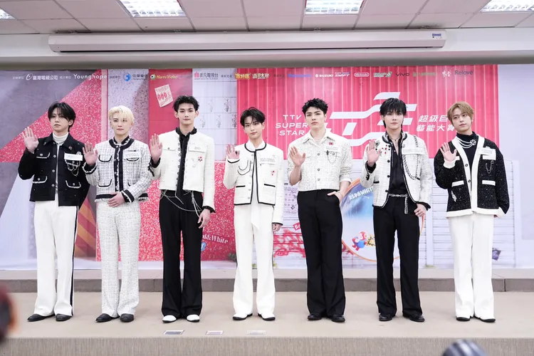 NICHOLAS（王奕翔，右二）想帶隊友去品嘗台式早餐。彭欣偉攝