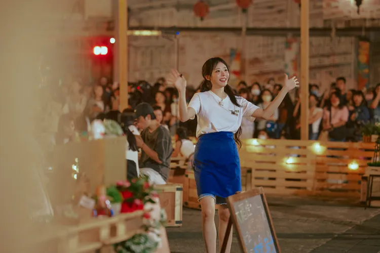 QWER成員化身最強工讀生。客家電視台提供