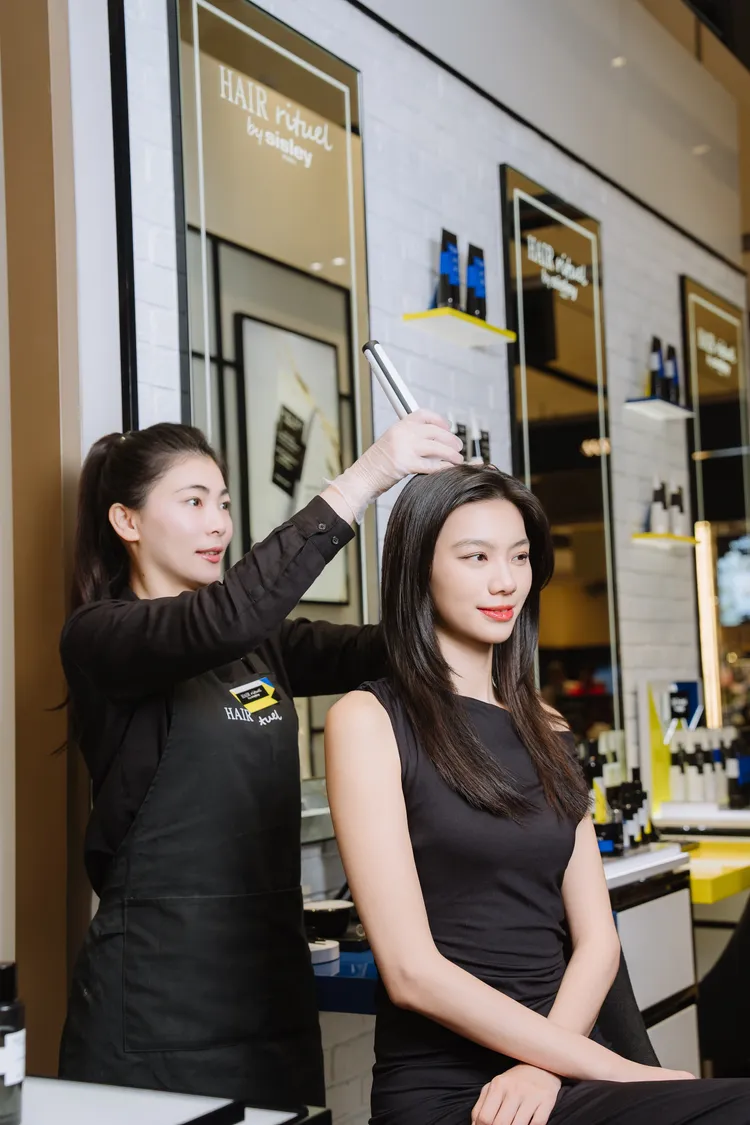 專業智慧髮肌檢測區。品牌提供