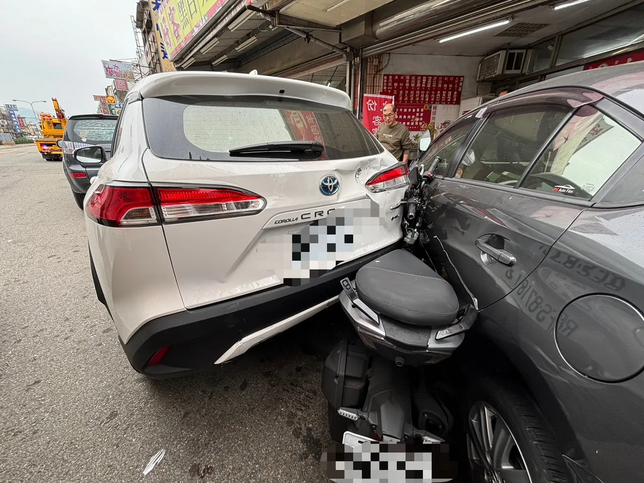 多輛汽機車受損。民眾提供