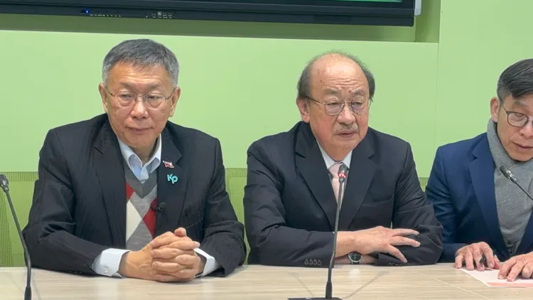 民眾黨前主席柯文哲、民進黨團總召柯建銘。邱筠媜攝