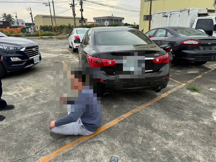 周男稱看到對方搶劫才見義勇為追車衝撞，但他疑似也是犯罪集團成員。民眾提供