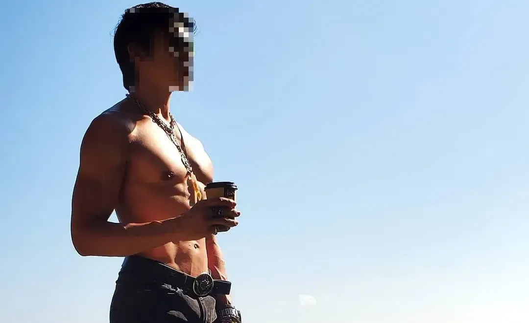 「猛男界Rain」大暴走！挥刀拦车遭逮　疑横纹肌溶解住院