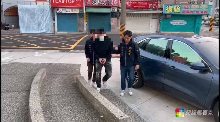 行凶的段姓男子被警方逮捕。民眾提供