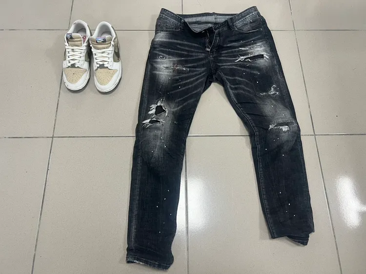 嫌犯行凶時穿著的衣物。民眾提供