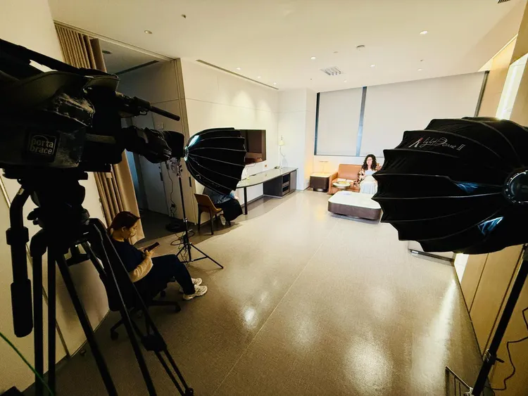 陳文茜曝光治療中仍錄影情景。翻攝自陳文茜臉書