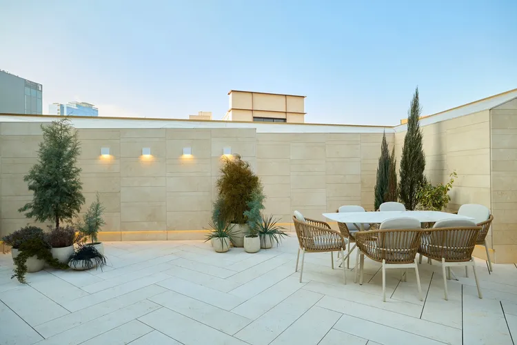 CASA DAMIANI首爾旗艦店頂樓露台以義大利花園為靈感。品牌提供