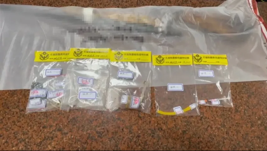 警方搜出毒品吸食器等物。警方提供