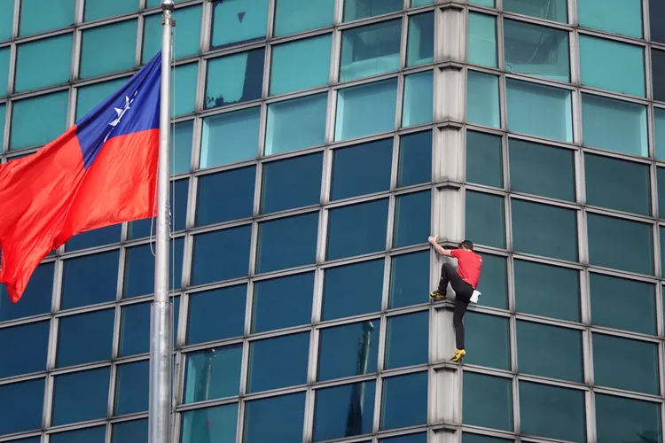 全球直播畫面中，鏡頭也捕捉到台灣國旗與城市美景，成為此次轉播的一大亮點。莊宗達攝
