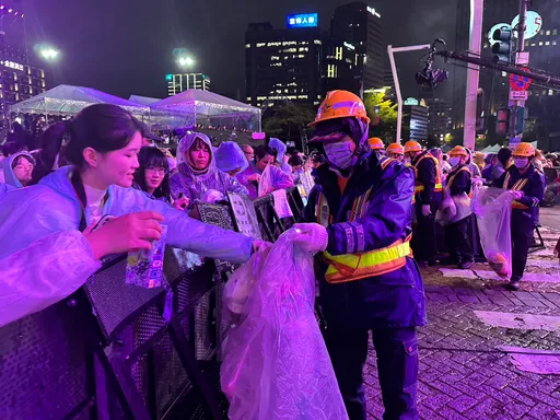 101跨年1小时清垃圾逾15公吨　往年相比明显下降