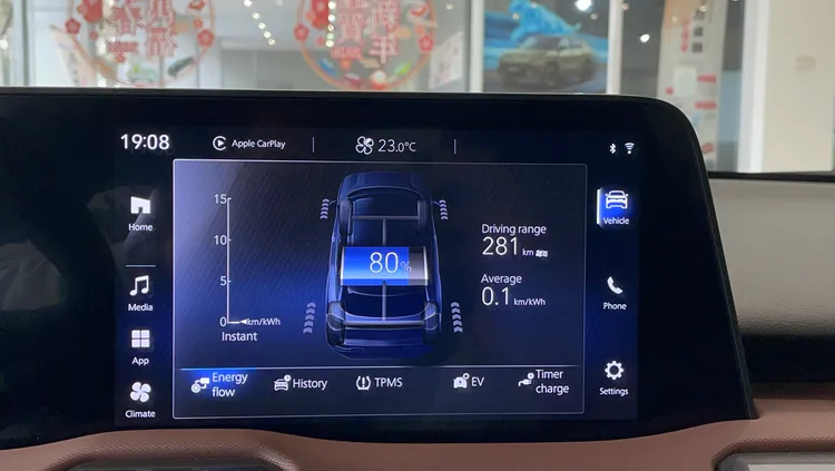 e Vitara中控系統採用10.1吋觸控螢幕，整合多項車輛設定與多媒體功能，操作介面簡潔直覺，兼顧科技感與日常實用性。林浩昇攝