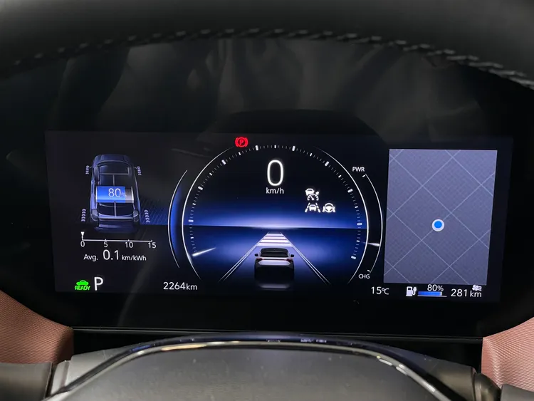 10.25吋數位儀表具備三種顯示風格切換，配色清爽且資訊呈現清晰易懂。林浩昇攝