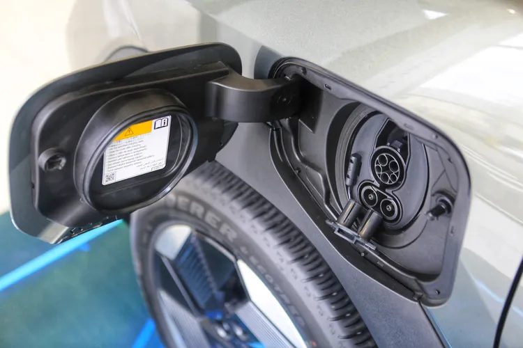 充電介面慢充為J1772、快充為CCS1，符合目前台灣主流充電規格。林浩昇攝