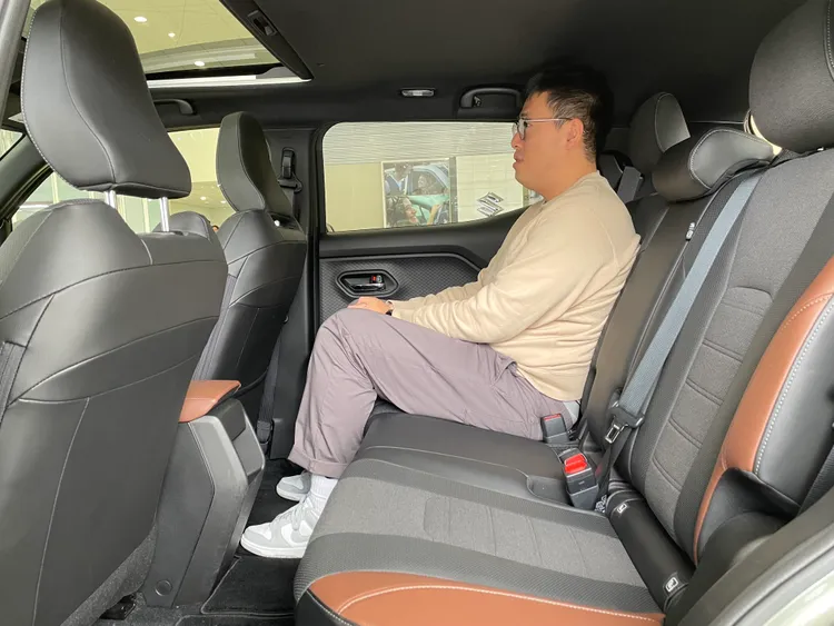 e Vitara雖然車長設定在4.3米內，但卻擁有2700mm的軸距設定，帶來超越級距的後座膝部空間表現。林浩昇攝