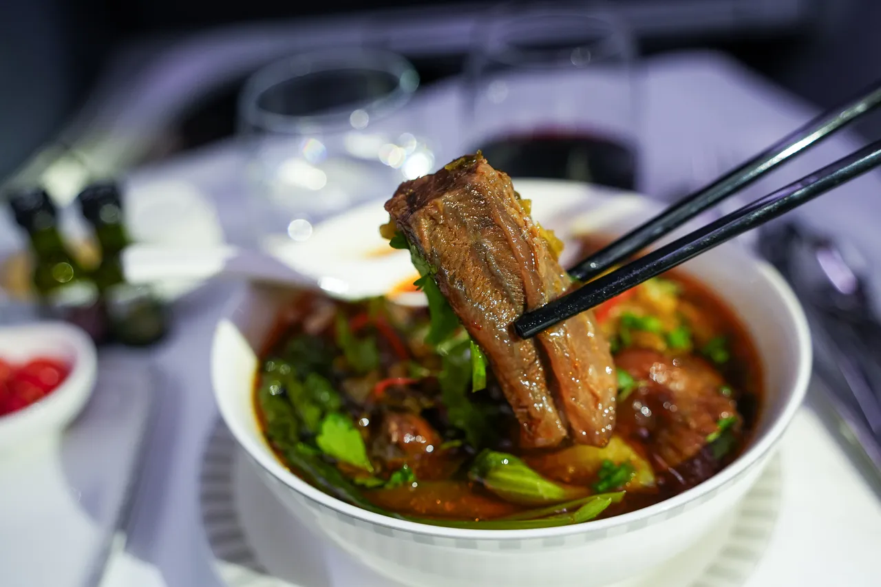 台灣出發可點選紅燒牛肉麵。田欣雲攝