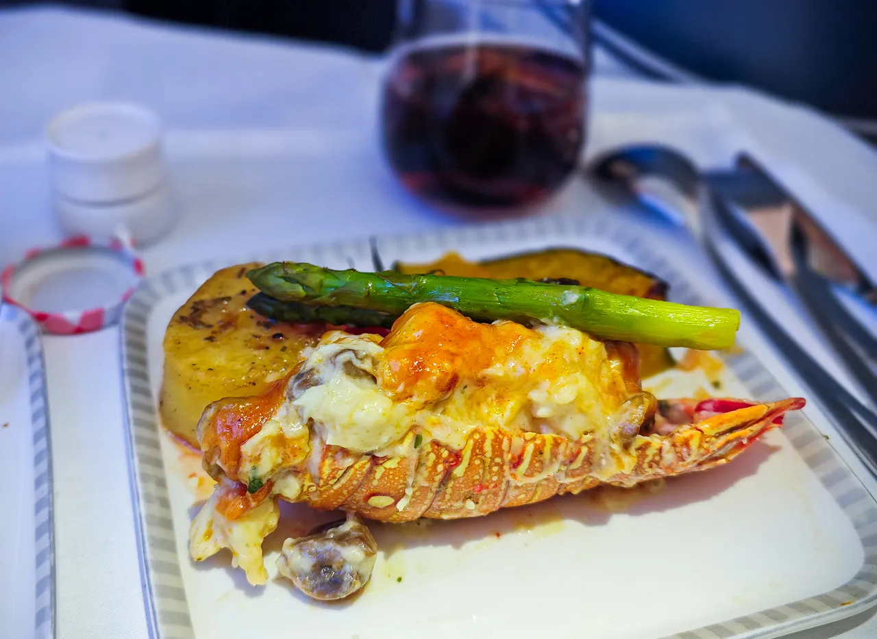 龍蝦尾肉多飽滿。田欣雲攝