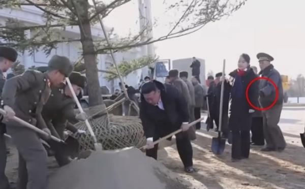 他推了金主愛一下!分析:這官員犯大忌前途堪慮