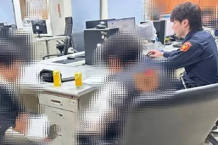 国中少年「滑手机」与家长吵架　深夜负气离家独坐街头