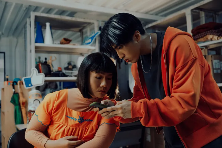 阿翰（左）與婁峻碩於影集中密切合作。Netflix提供