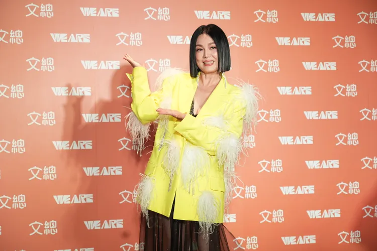 苗可麗過年會準備5元、10元、100元等錢，分成3包紅包，先到財神廟走一走，再把紅包帶回家。彭欣偉攝