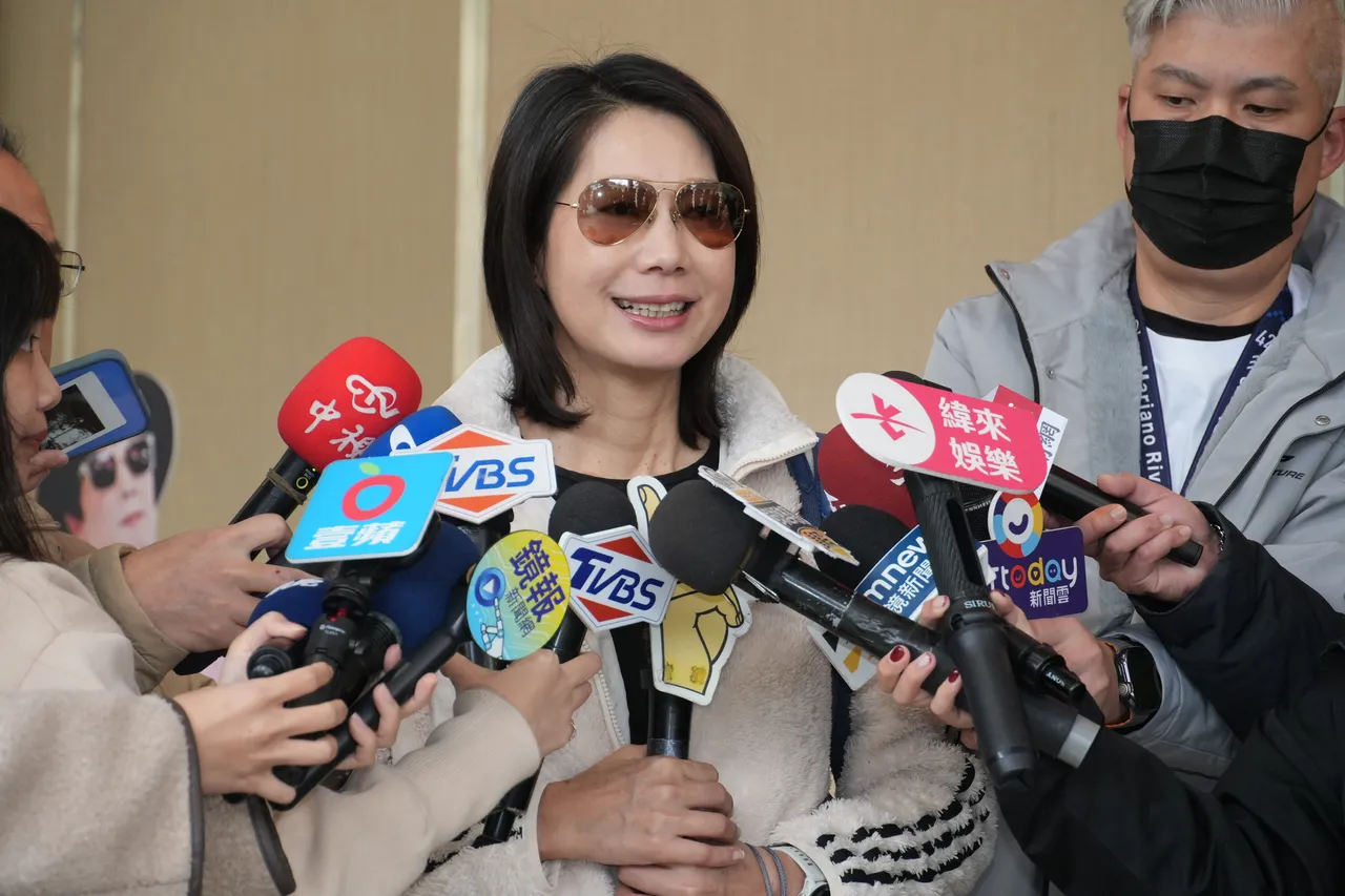 丁寧到場致意。彭欣偉攝