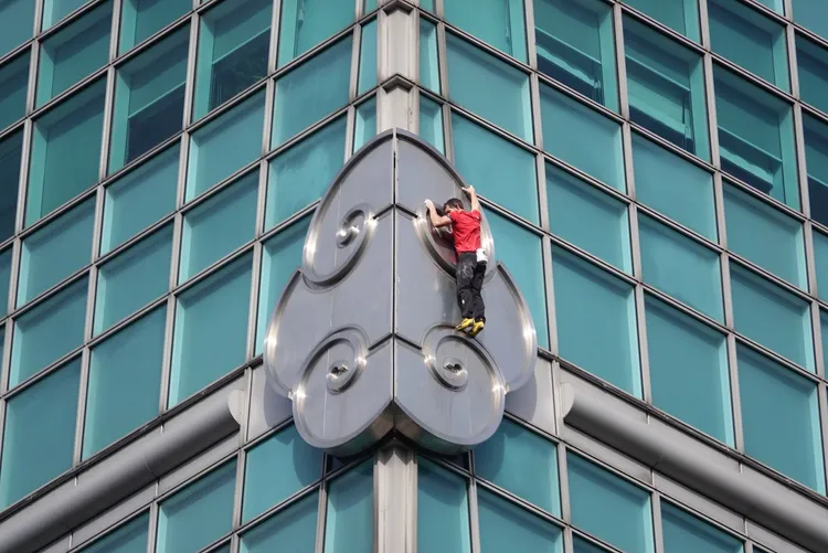 艾力克斯僅花16分半就攻克101大樓基座區。莊宗達攝