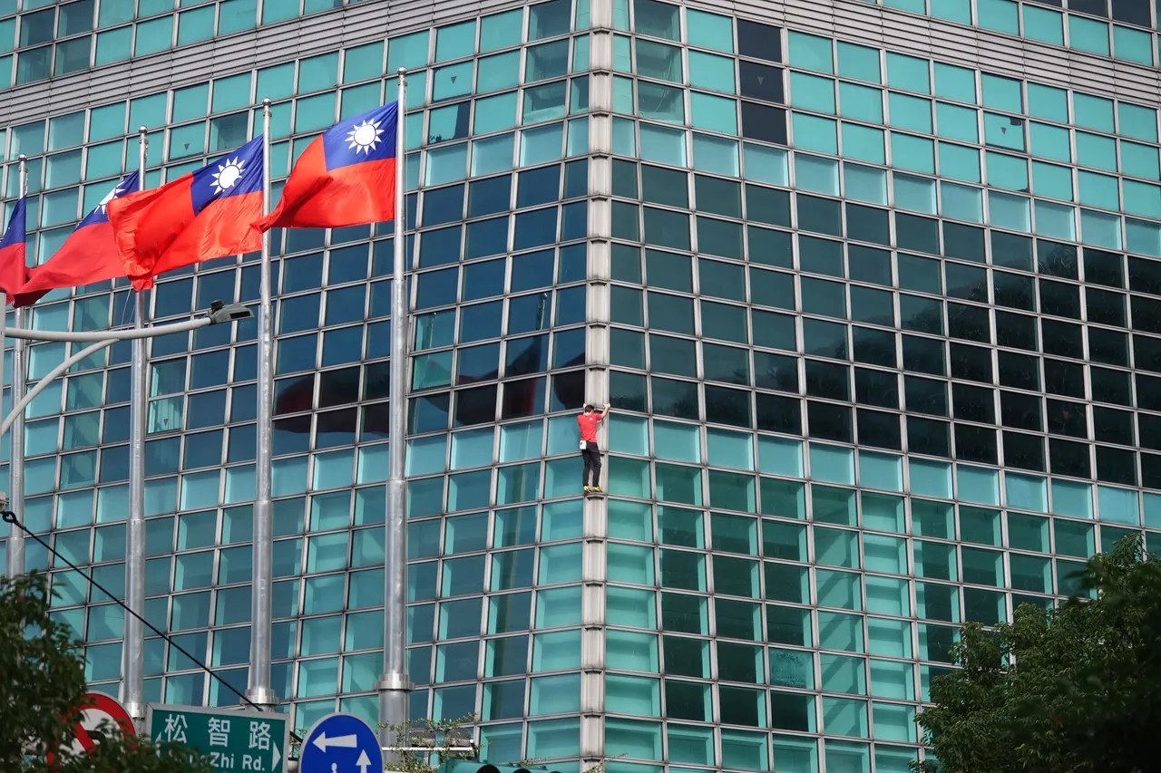 艾力克斯僅花16分半就攻克101大樓基座區。莊宗達攝