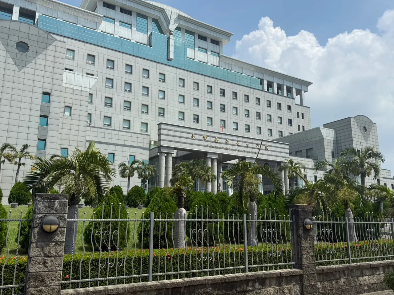 台南地院裁定陳啟昱1200萬，蘇坤煌、蘇俊仁各700萬元交保。資料照