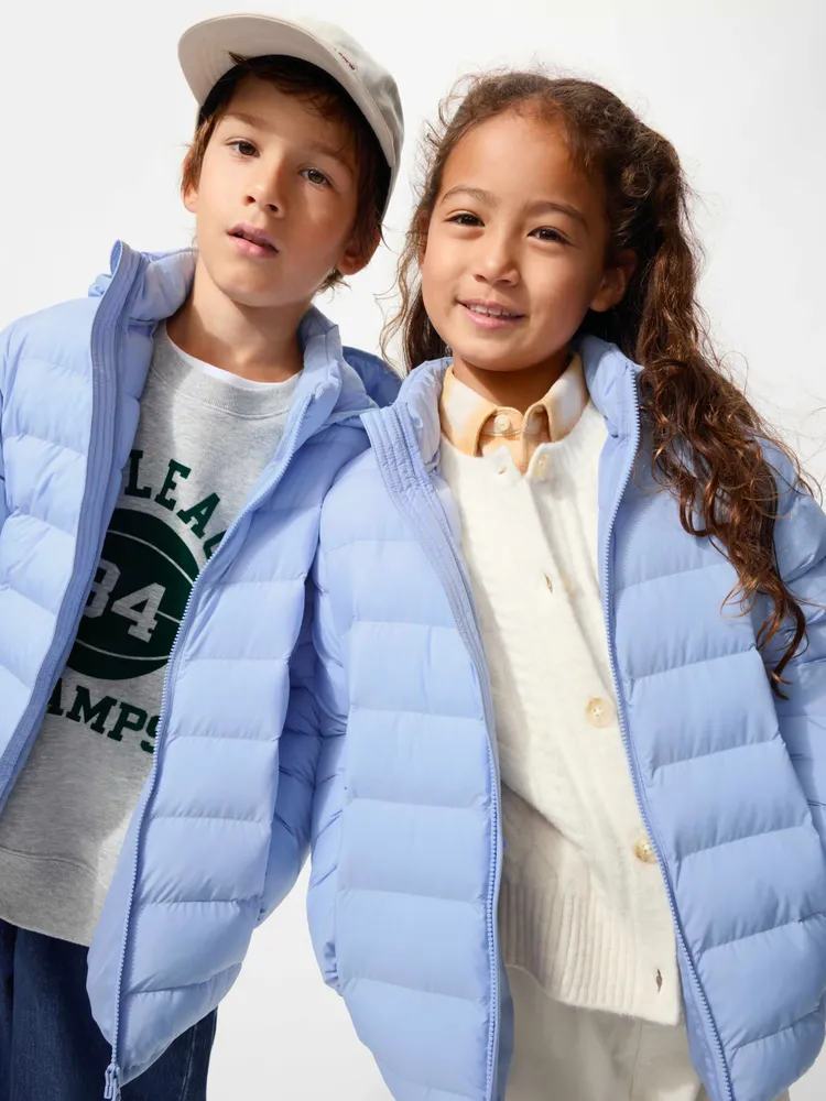 UNIQLO童裝PUFFTECH輕暖科技可機洗連帽外套，優惠新價格790元。品牌提供