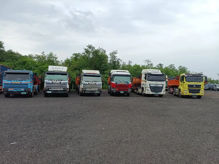 檢方查扣的曳引車、怪手、推土機等車輛器具去年拍賣，總金額906萬4000元。