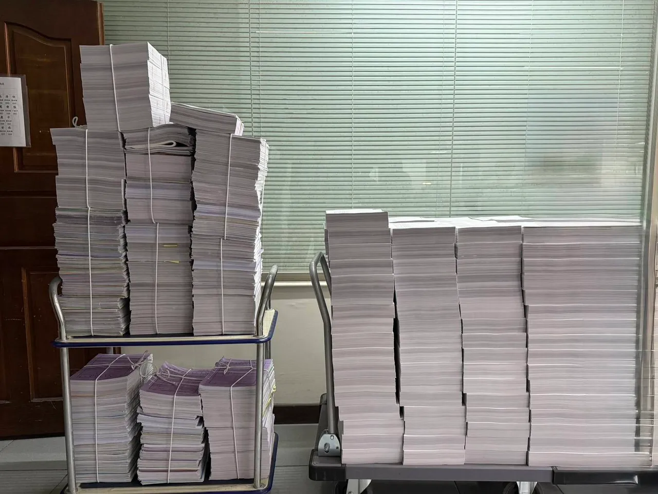 此案件被告高達102人，光是起訴書就有1444頁，今天案卷移送台南地院，令人側目。檢方提供