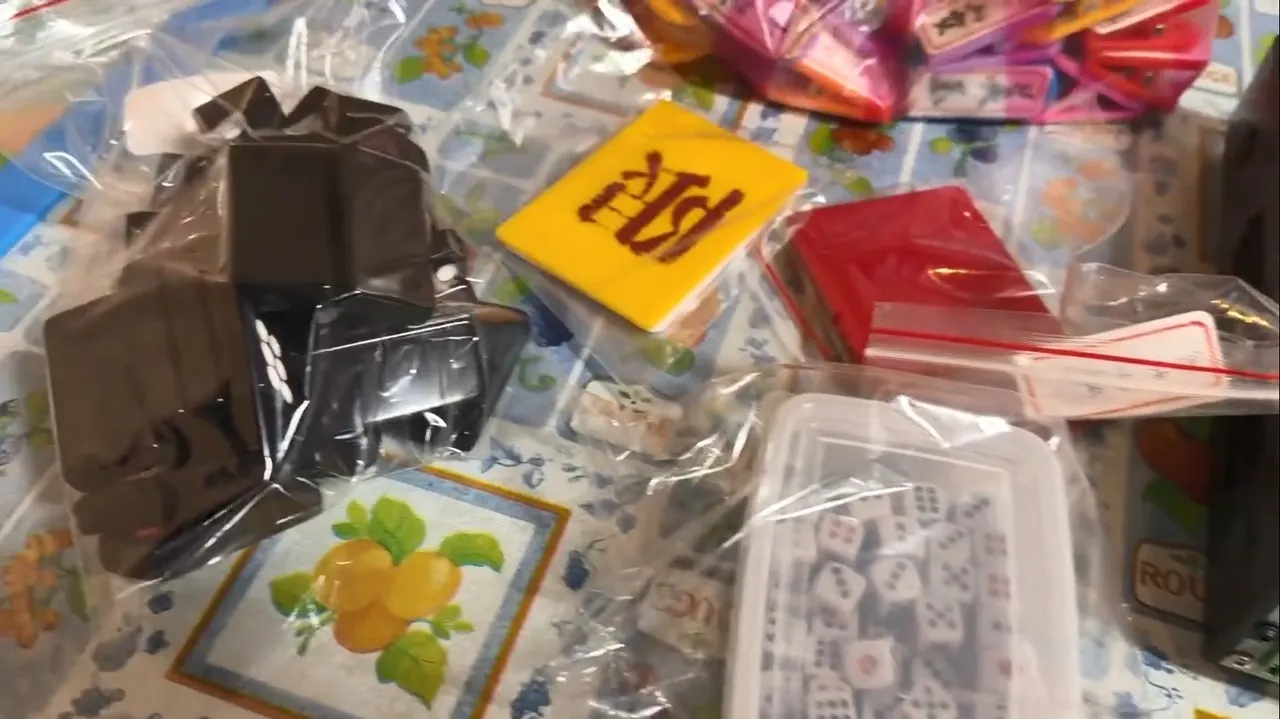 赌具。中坜警分局提供