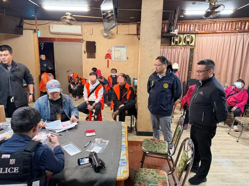 卡拉OK掩護天九牌賭場　中壢警夜襲逮28人