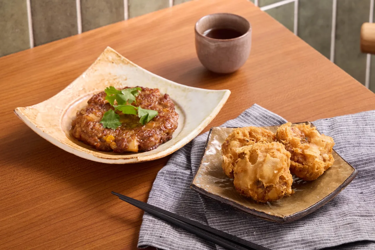 招牌花枝玉米煎餅(左)268元、手作韭菜餅 168元。業者提供