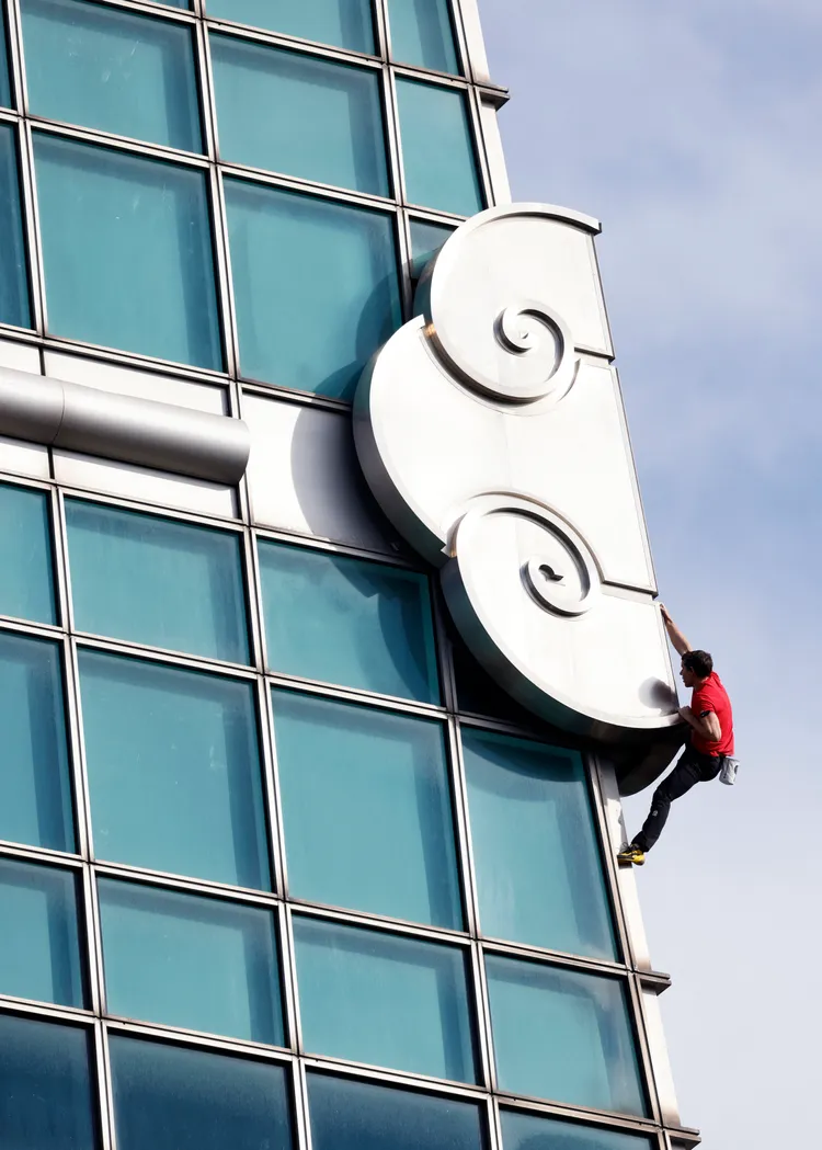 霍諾德攀爬過程中，透過耳機聽的音樂大多是聽搖滾樂團Tool的作品。路透社