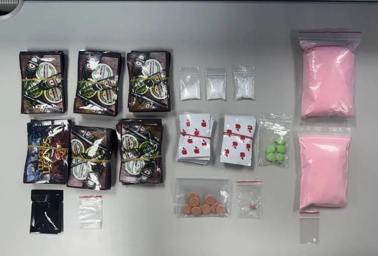 黃男開租賃車被攔查，車內發現多種毒品，還被驗出毒駕。翻攝畫面