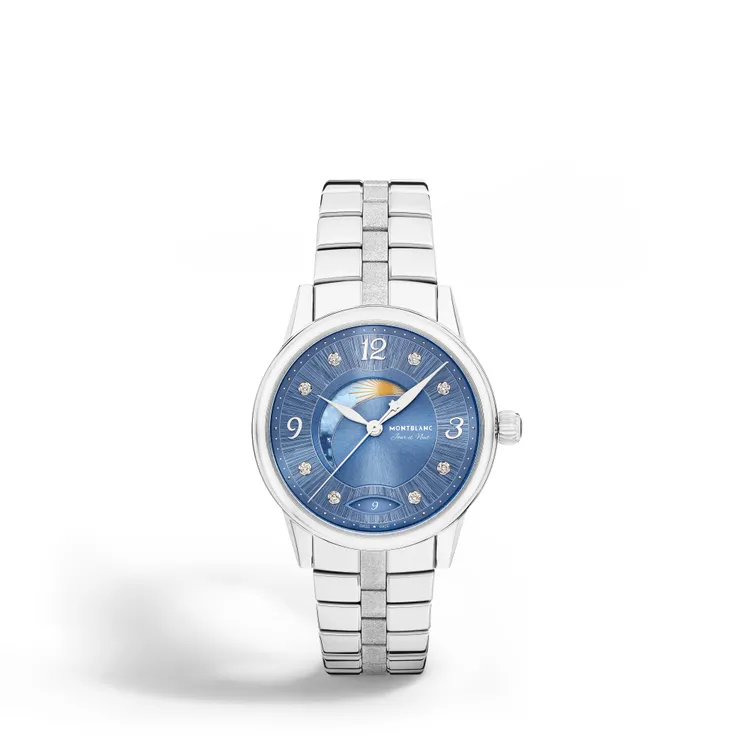 萬寶龍寶曦系列晝夜顯示腕錶，34mm，拋光處理精鋼錶殼，藍色錶盤，藍色鱷魚皮紋小牛皮錶帶/精鋼錶鍊，MB 24.20自動上鍊機芯，動力儲存42小時，防水深度30米。品牌提供