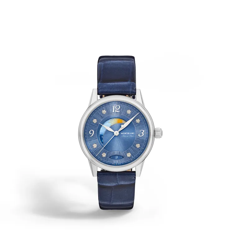 萬寶龍寶曦系列晝夜顯示腕錶，34mm，拋光處理精鋼錶殼，藍色錶盤，藍色鱷魚皮紋小牛皮錶帶/精鋼錶鍊，MB 24.20自動上鍊機芯，動力儲存42小時，防水深度30米。品牌提供