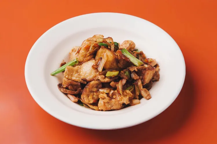 「辣炒饅頭」由客家小炒變化而來。江峯提供