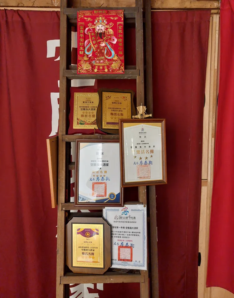 2023至2025年「空腹虫大酒家」連續3年獲選經濟部「台灣五星集」樂活名攤。凃建豐攝