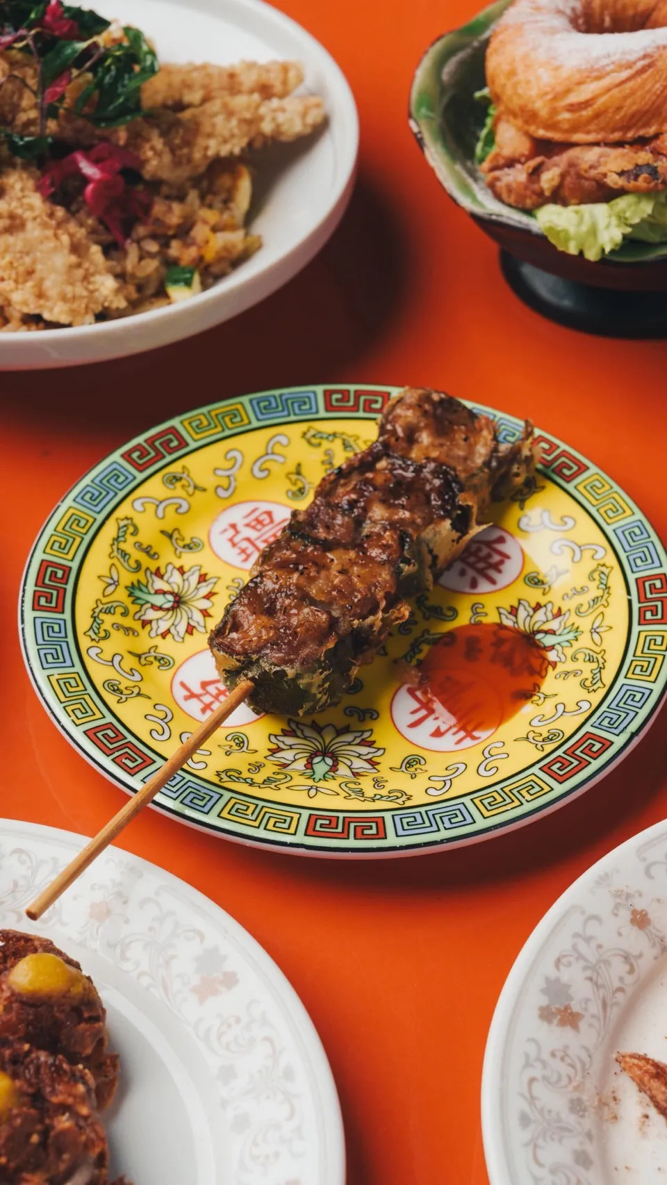 「包葉仔」荖葉捲牛肉是為獻給愛吃檳榔的音樂家而創作。江峯提供