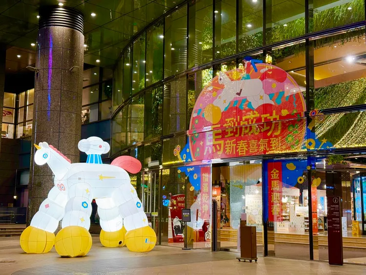 百貨春節期間推出一系列「馬到成功・新春喜氣到」 活動與裝置。京站提供