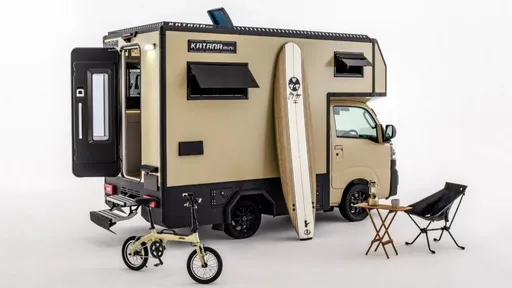 微型卡車變身迷你露營車　日本Kei Truck改裝出可愛露營小房車