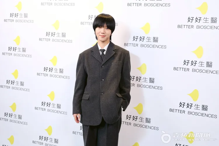 藝聲每天要喝2杯大杯咖啡，相當於2000ml。莊宗達攝