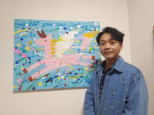 獨家｜里長畫家「馬里斯」開畫展！1天賣出20幅　連這位政壇重量人士也當場收藏