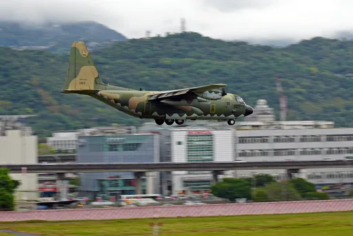 空軍計畫購入10架C-130J運輸機　新舊機高低配運用