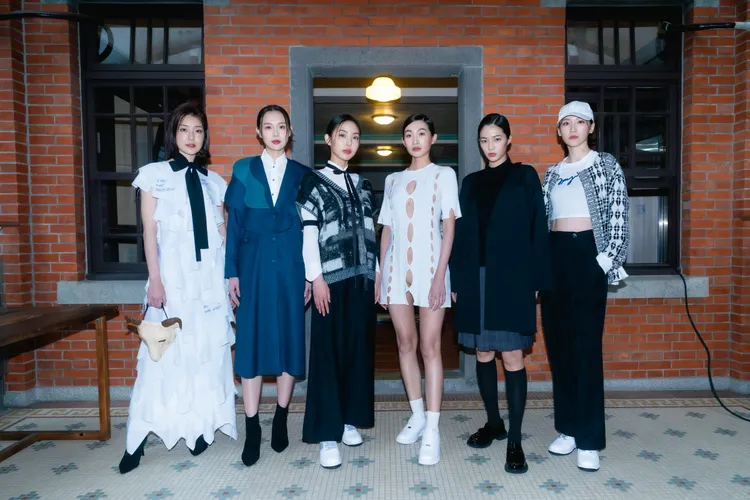 凱渥模特兒在本次時裝秀影片中出演拍攝幽靈的攝影師、縫補影子的修補師、準備定裝的演員等角色。品牌提供